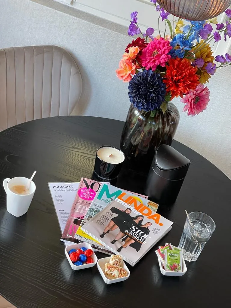Het interieur van Salon Jolie's in Lijnden
