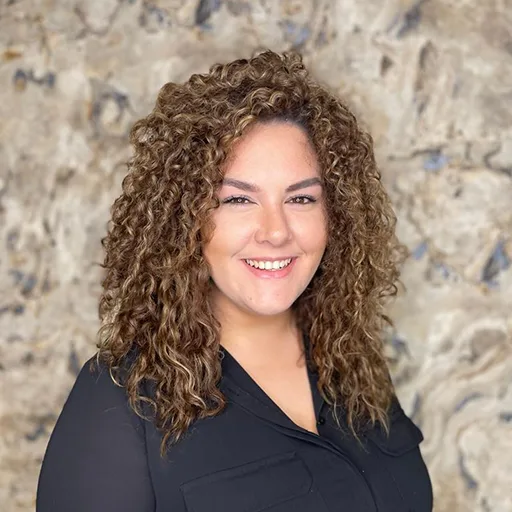 Angie, senior haar- en wimperstyliste